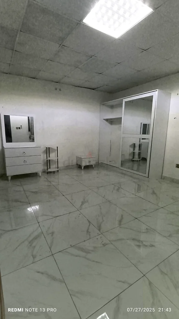 غرفة كبيرة مستقلة مع حمام خاص ومطبخ63218794374273111
