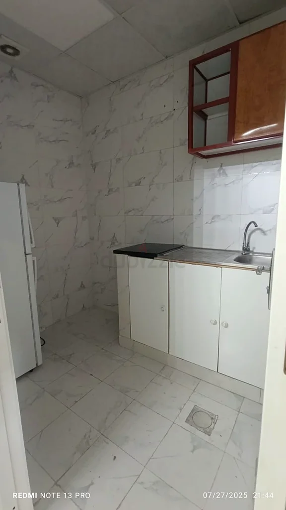 غرفة كبيرة مستقلة مع حمام خاص ومطبخ63218794374273114