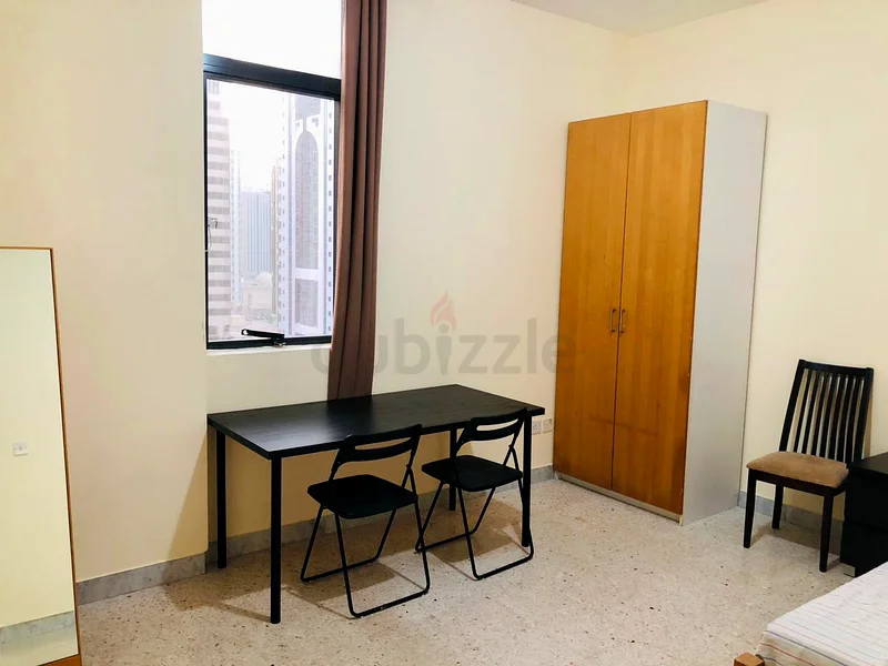 غرفة فاخرة مؤثثة مع حمام مشترك متاحة فورًا63218791111425114