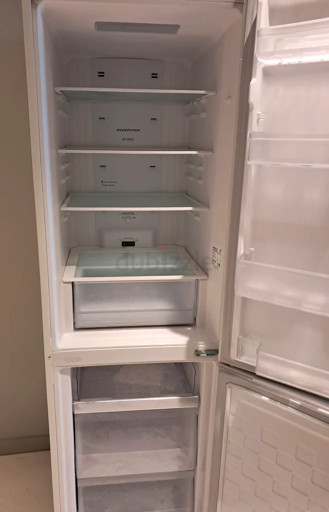 Hitachi Bottom Freezer Refrigerator - Efficient Cooling for Your Kitchen63201170634882111
