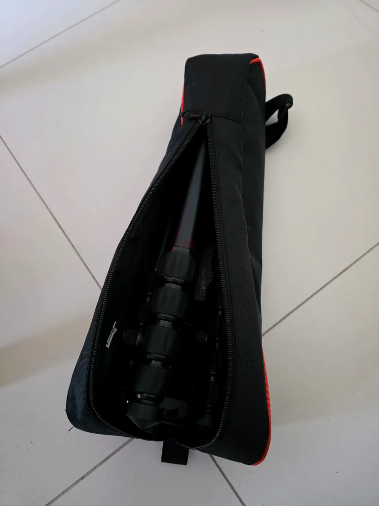 Sturdy Benro MeFoto GlobeTrotter Aluminum Tripod - Perfect for All Your Photography Needs!63202683544067112