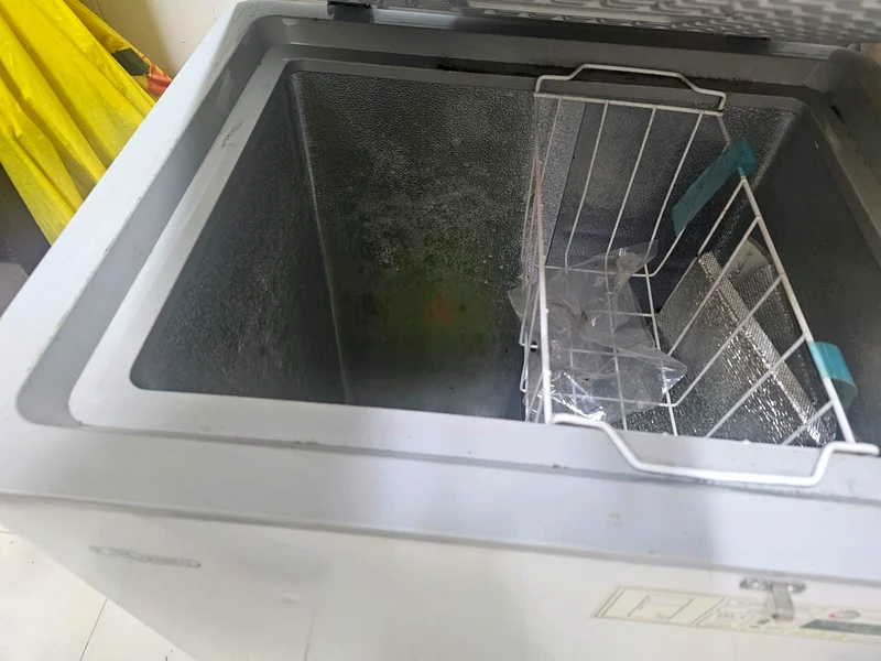 100 Liter capacity Chest Freezer for Sale - Perfect for Your Storage Needs!63201170775809111