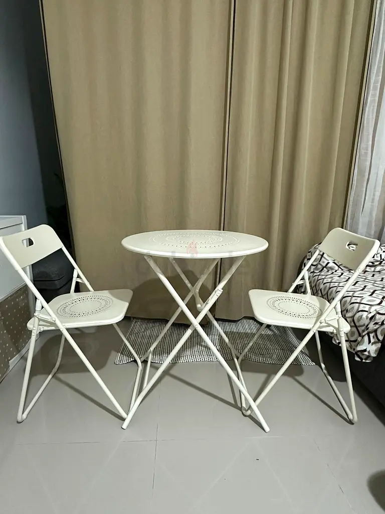 250 AED - Foldable Coffee Table and Chairs (Like New) Original Price 450 AED