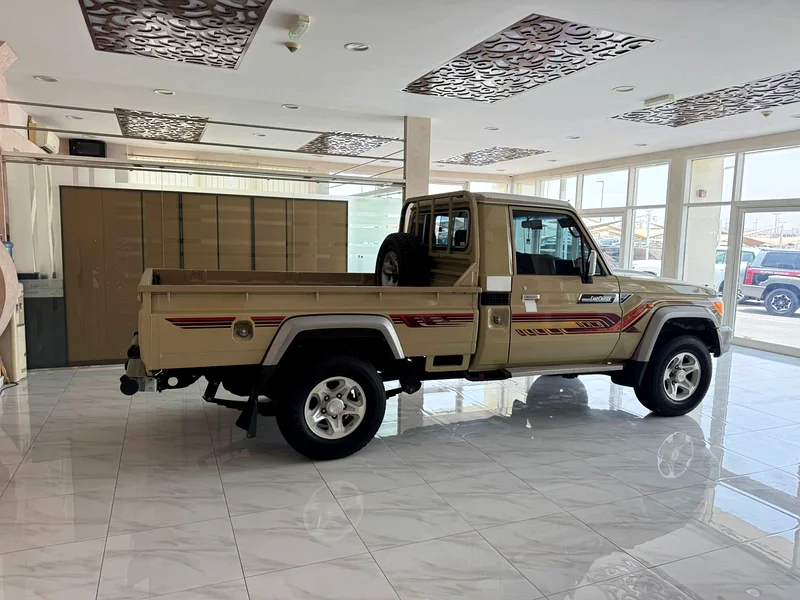 Toyota Land Cruiser pickup 2023 , V6 ,GCC63421144952323113