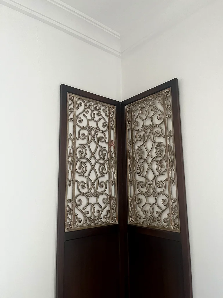 Standing room divider wooden63213436500483111