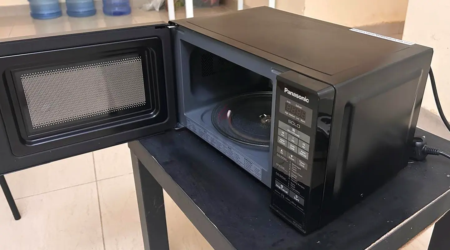 Panasonic Microwave Oven - Efficient Cooking Power!