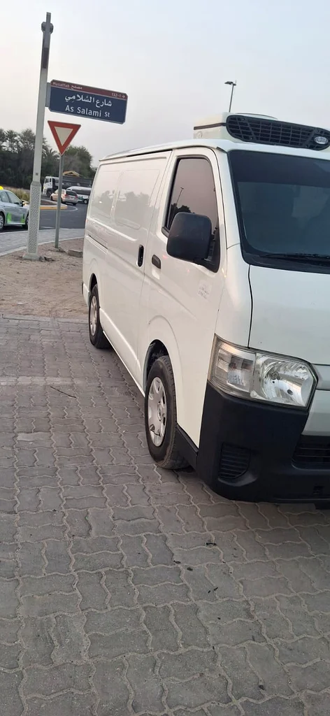 Toyota HiAce Chiller // GCC space // Model 2015 // Good condition634013166576671112