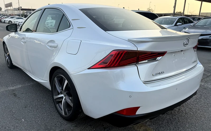 Lexus IS 350 V6 3.5L Full Option Model 201763226219785858112