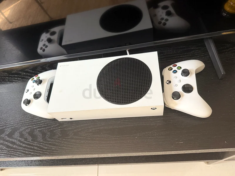 Mint Condition Microsoft Xbox Series S with 2 Dual Controllers63206395108993113