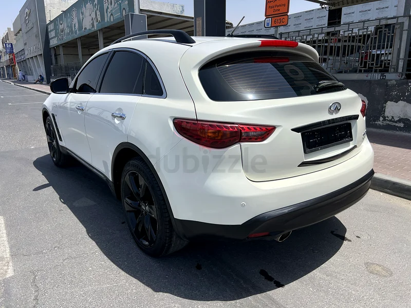 Infinity QX70S 2015 AWD 3.7L V6 GCC space accident free good condition63398553785219112