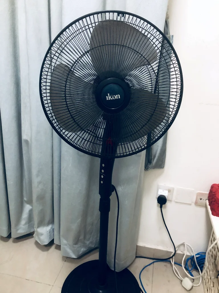 عبور منعش من الصيف: مروحة أيكون الدوارة للبيع!632098464533791125