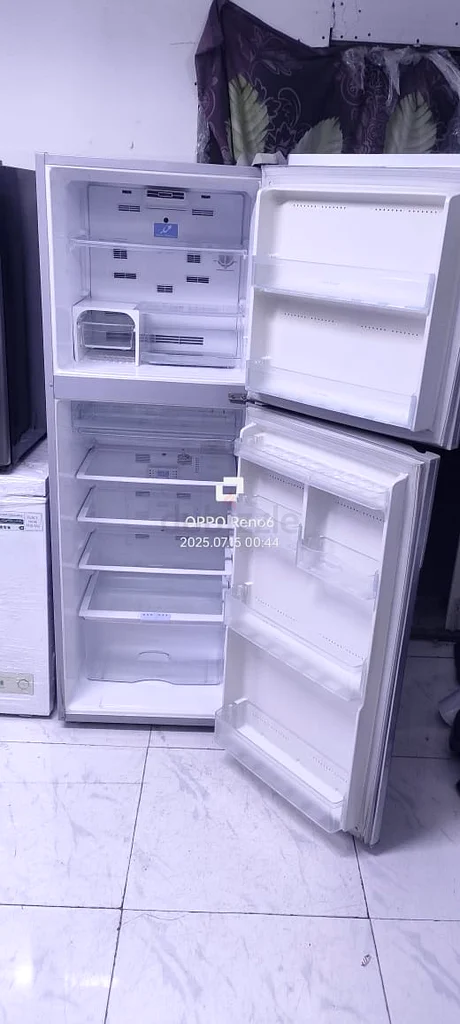 Hitachi Double Door Refrigerator - Excellent Condition!63201170708611111