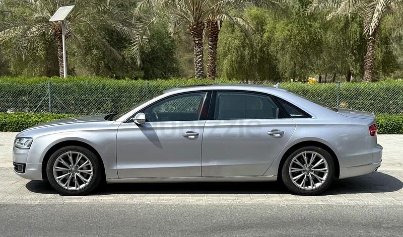 أودي A8 2016 وكالة الخليج للخدمة V6 5.0 FSI كواترو حالة ممتازة من الداخل والخارج مفتاحان63224791505281113