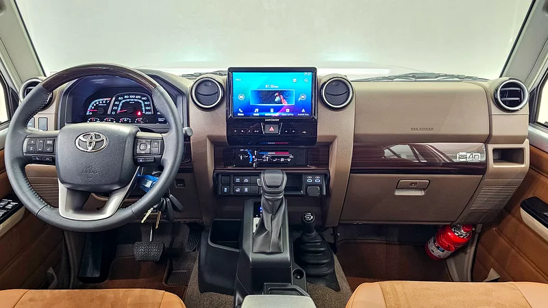 TOYOTA - LAND CRUISER - 70 SERIES - HARD TOP - UNDER WARRANTY - GCC SPECS - V6 - 202563402408195971111