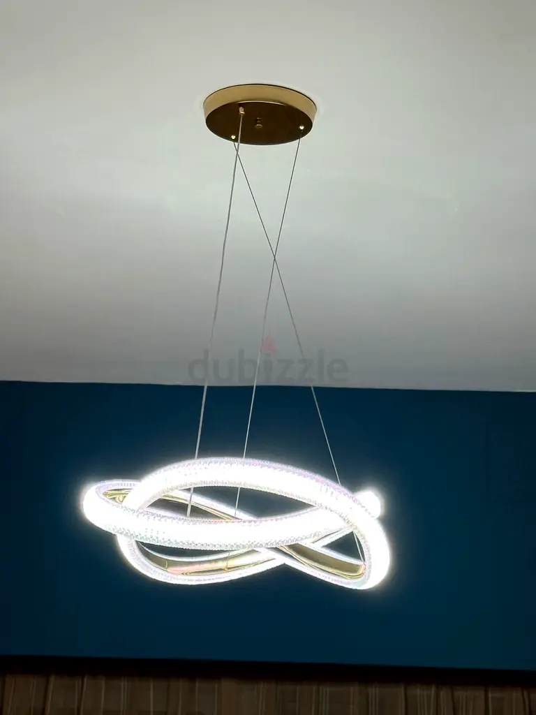 مصباح سقف حديث أنيق بإضاءة LED