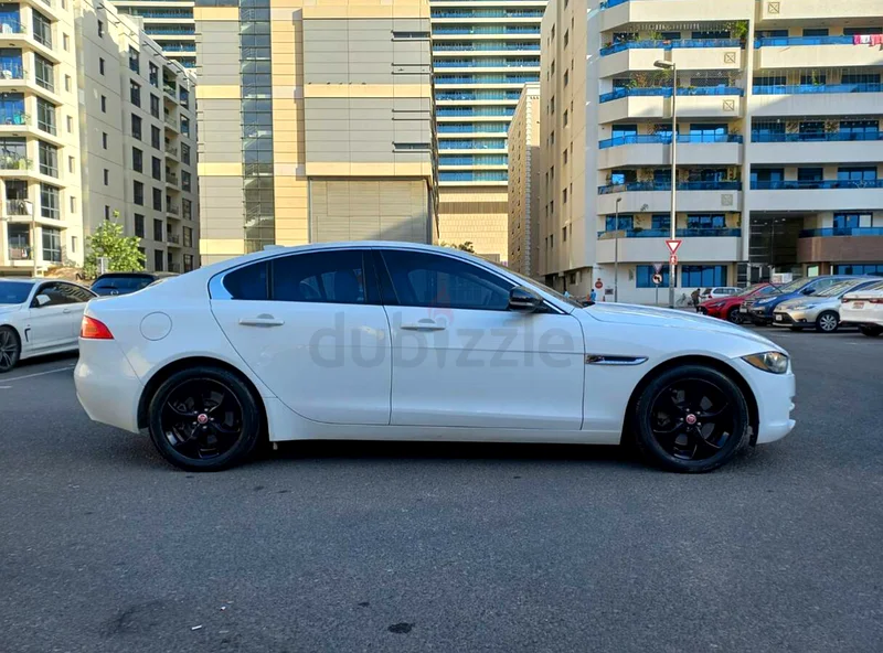 Jaguar XE 2017 American63222312175618114
