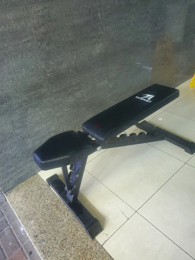 Compact Adjustable Workout Bench for Home Gym63199137014785112