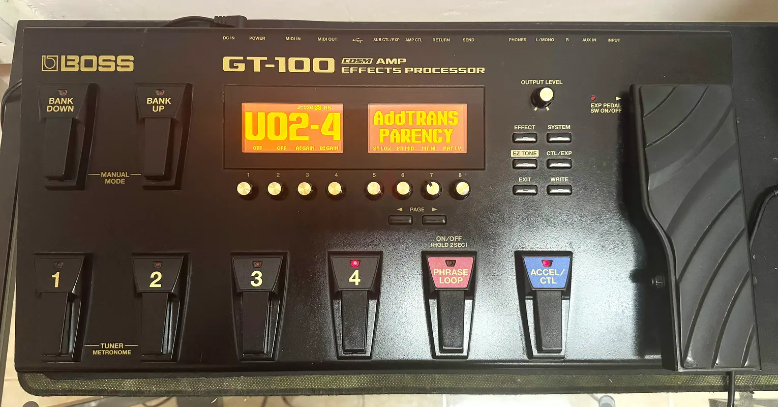 بيع أو تبادل جهاز BOSS GT-100 COSM للتأثيرات الصوتية للغيتار