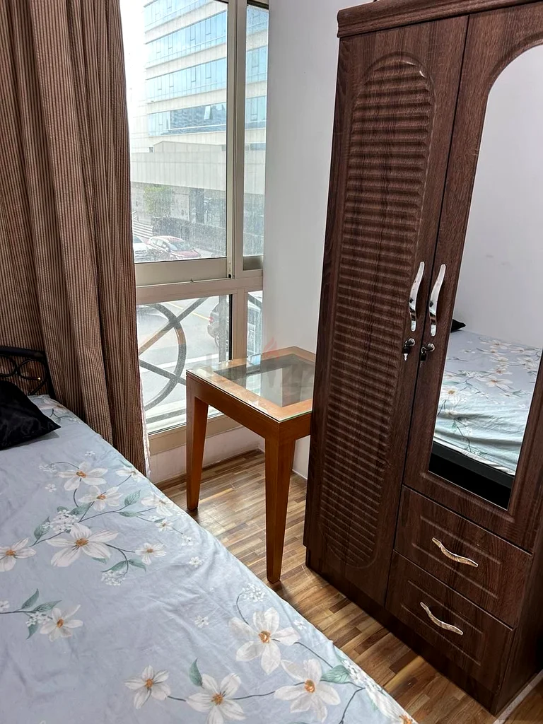 قسم واحد في البرشا بالقرب من مول الإمارات63218793849986111