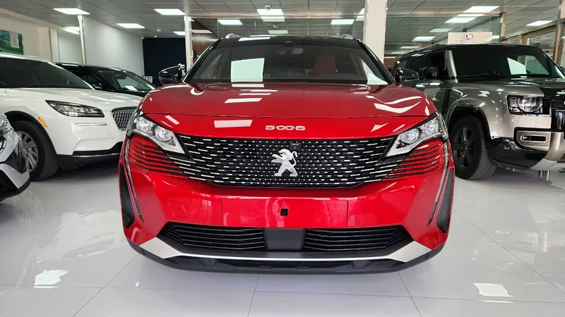 Peugeot 5008 GT - Full Option | UNDER Warranty | AED1,627/month | Zero Down payment63221303210497111