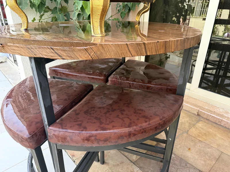 Circle bar table63209352946563111
