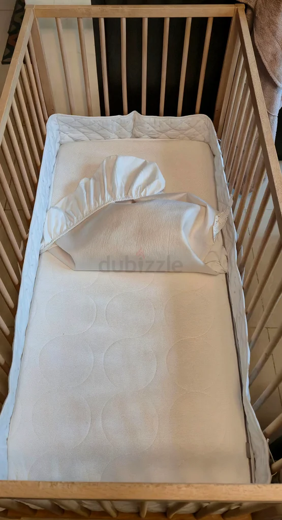 سرير صغير من ايكيا مع ماتريس للأطفال بحالة جيدة مقابل 175 درهمًا فقط!63207408447235111
