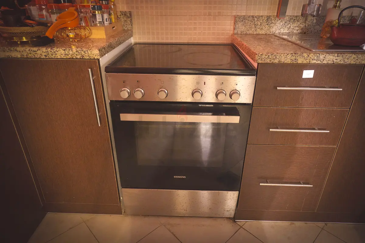 Premium Siemens Electric Oven - Perfect for Your Kitchen!