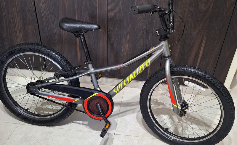 Specilaized Riprock 20inches kids age 6:9 years63198146866817111