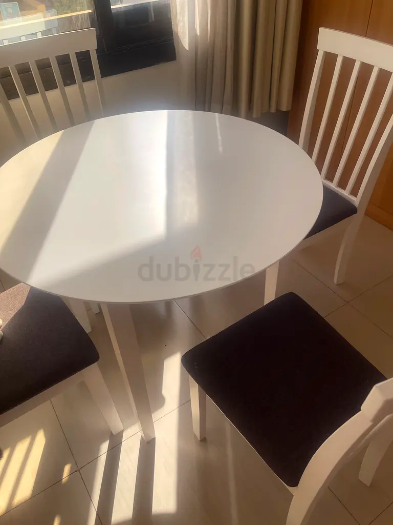 Stylish Round Dining Table with Chairs - Perfect for Any Home!