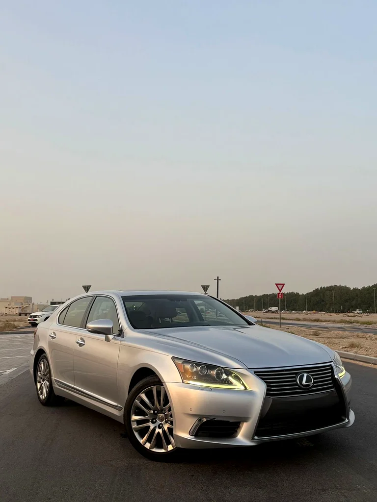 Toyota Lexus LS 460 model 201563225702577411111