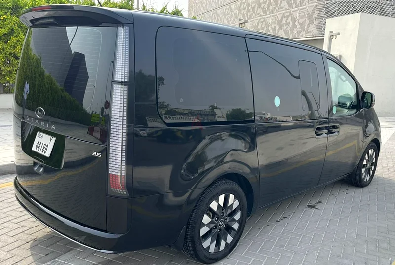 Hyundai Staria 9 str Premium Full Options, V6 3.5L, 2022 model, very good condition, GCC from Agency63406897985409111
