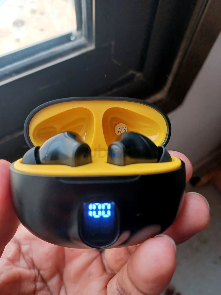 High-Performance Wireless Bluetooth Earphones with Digital Display63196147170561111