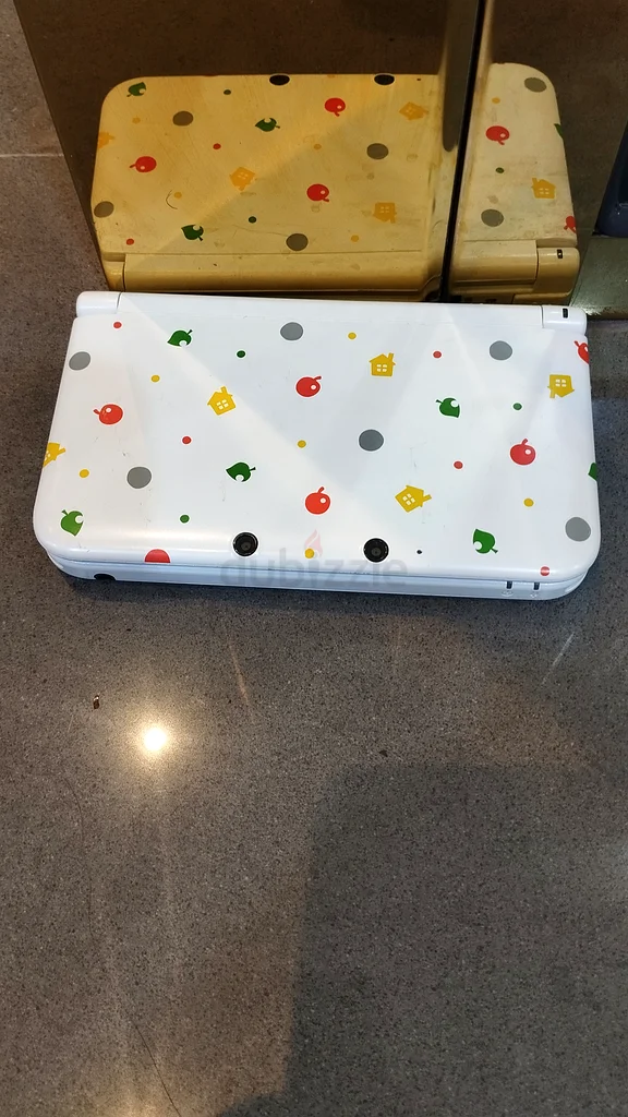 Pristine Nintendo 3DS - Perfect for Gaming on the Go!63205893549571113