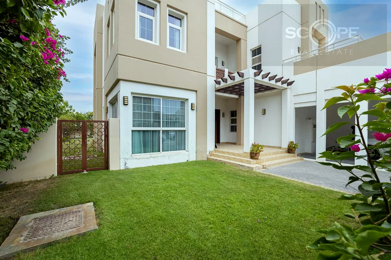صف واحد | 5 غرف نوم | مسبح خاص | قطعة أرض 7,83063731086388738110