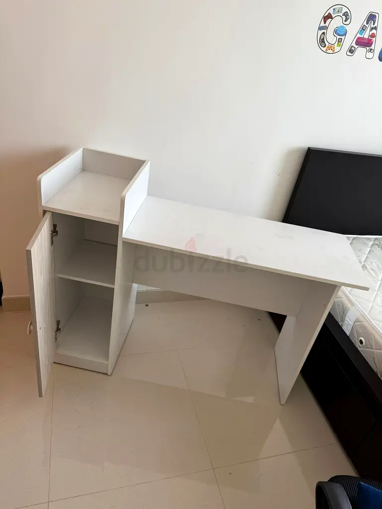 Stylish and Functional White Desk with Storage