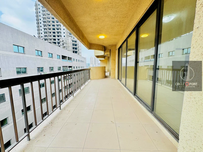 تصميم كبير بـ 3 غرف نوم وصالة_تشطيب حديث مع جميع وسائل الراحة_قريب من المترو63767647193987113