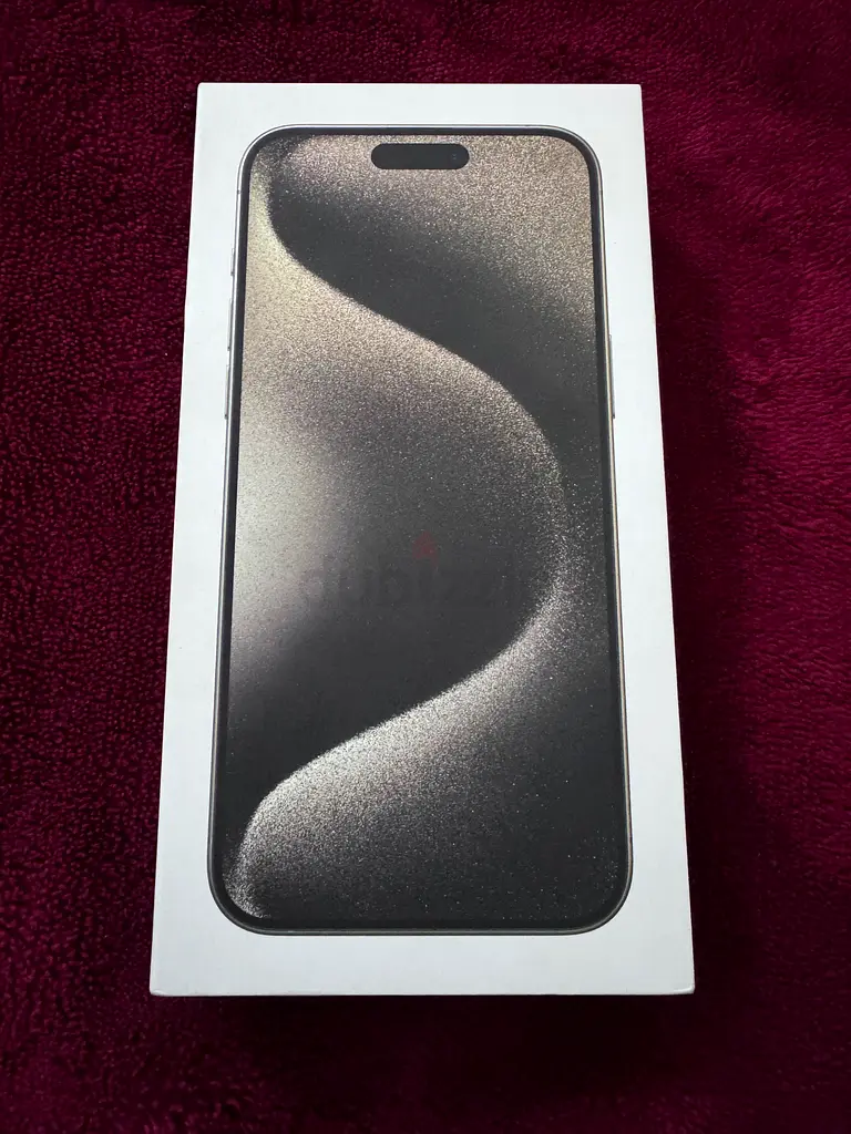 iPhone 15 pro Max ’’ نظيف جداً +جرابين هدية ’’