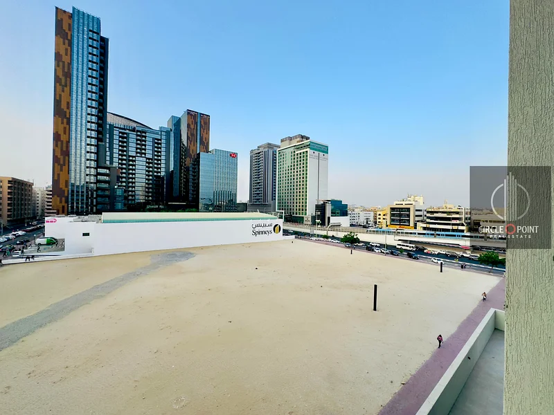 شقة جديدة بالكامل - مطبخ مجاني مع الأجهزة - غرفتي نوم + غرفة خادمة - قريبة من المترو63767946521347111