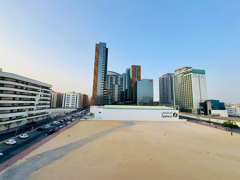 شقة جديدة بالكامل - مطبخ مجاني مع الأجهزة - غرفتي نوم + غرفة خادمة - قريبة من المترو63767946521347110
