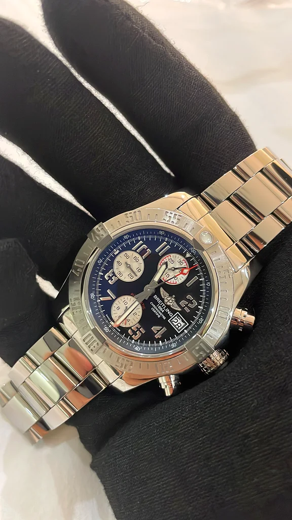A new Breitling watch with all accessories and the original invoice, which is currently considered rare.63202200431106111