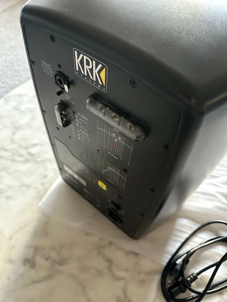 KRK VXT8 studio monitors63209843386369112