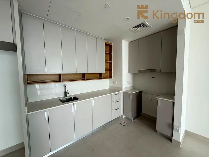 Stylish 2-Bedroom Apartment | Creek & Skyline Views64026368490881111