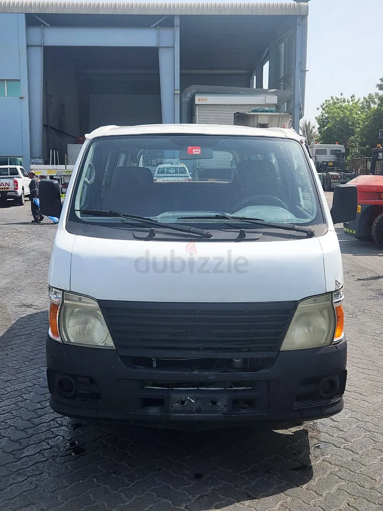 MINI BUS NISSAN URVAN63399958147201111