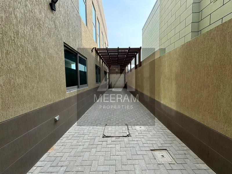 فيلا فسيحة للغاية | الطابق الأرضي بالإضافة إلى طابق ميزانين63743415470337111