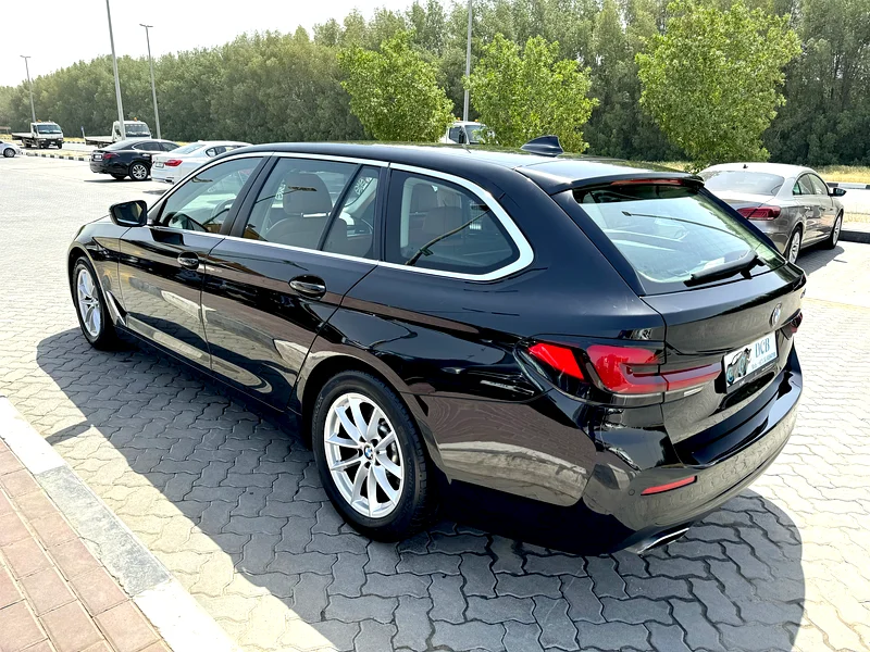 BMW 520i 2022 GCC HATCHBACK full option very good condition warranty 1 year from MP WARRANTY63228279250306113