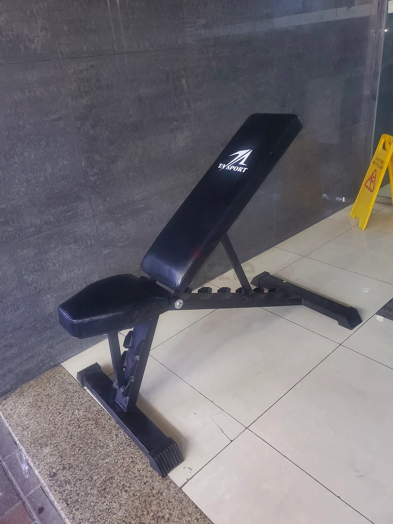 Compact Adjustable Workout Bench for Home Gym63199137014785113