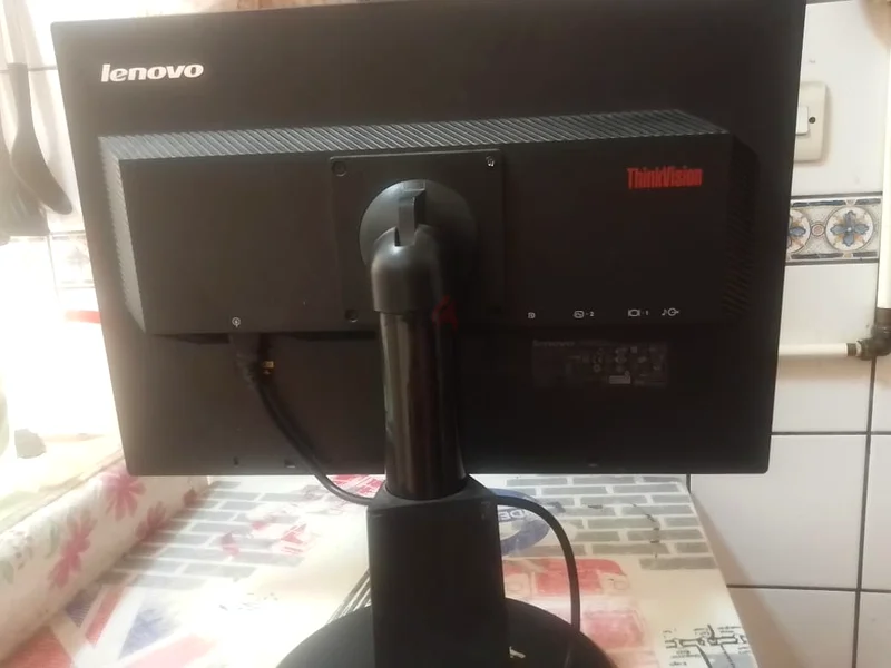 Monitor 22  Lenovo63196635441282111