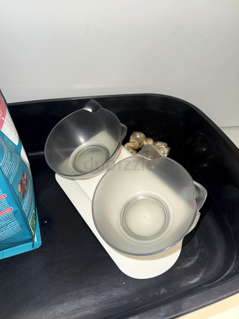 Purina Cat Food, litter box  food container63205365502978112
