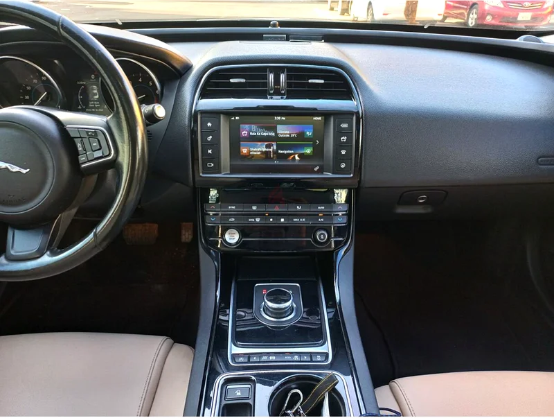 Jaguar XE 2017 American63222312175618111