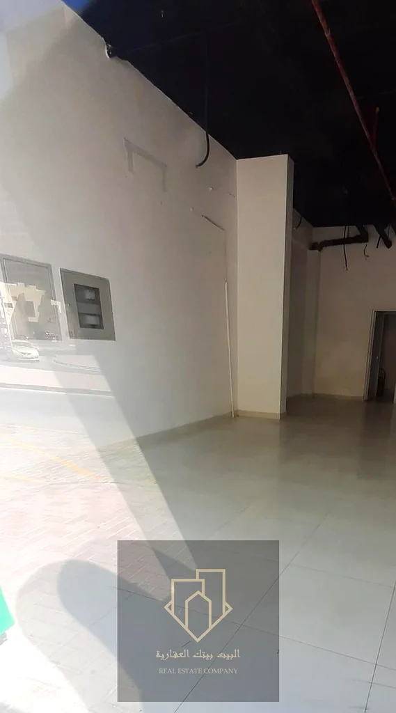 Spacious commercial shop with an internal bathroom for rent - strategic location - attractive price with flexible payments63220803341315111